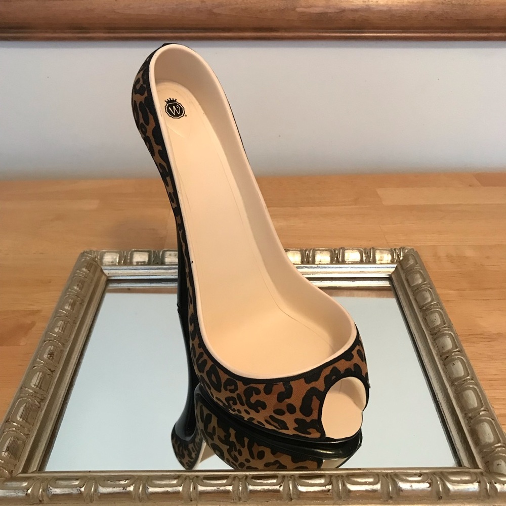 Wild Eye Designs High Heel Stiletto Leopard Print Fabric Shoe Wine Bottle Holder